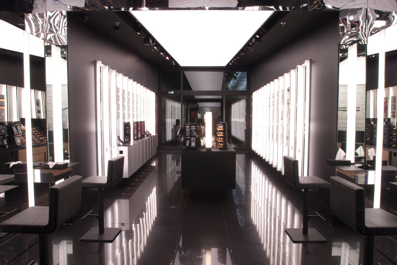 Proyecto retail — espacio comercial contemporáneo